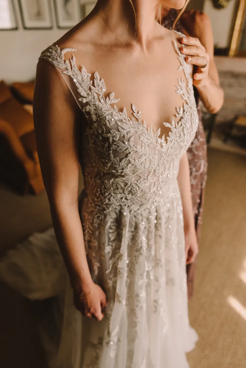 Bride gown with flower details in Provence